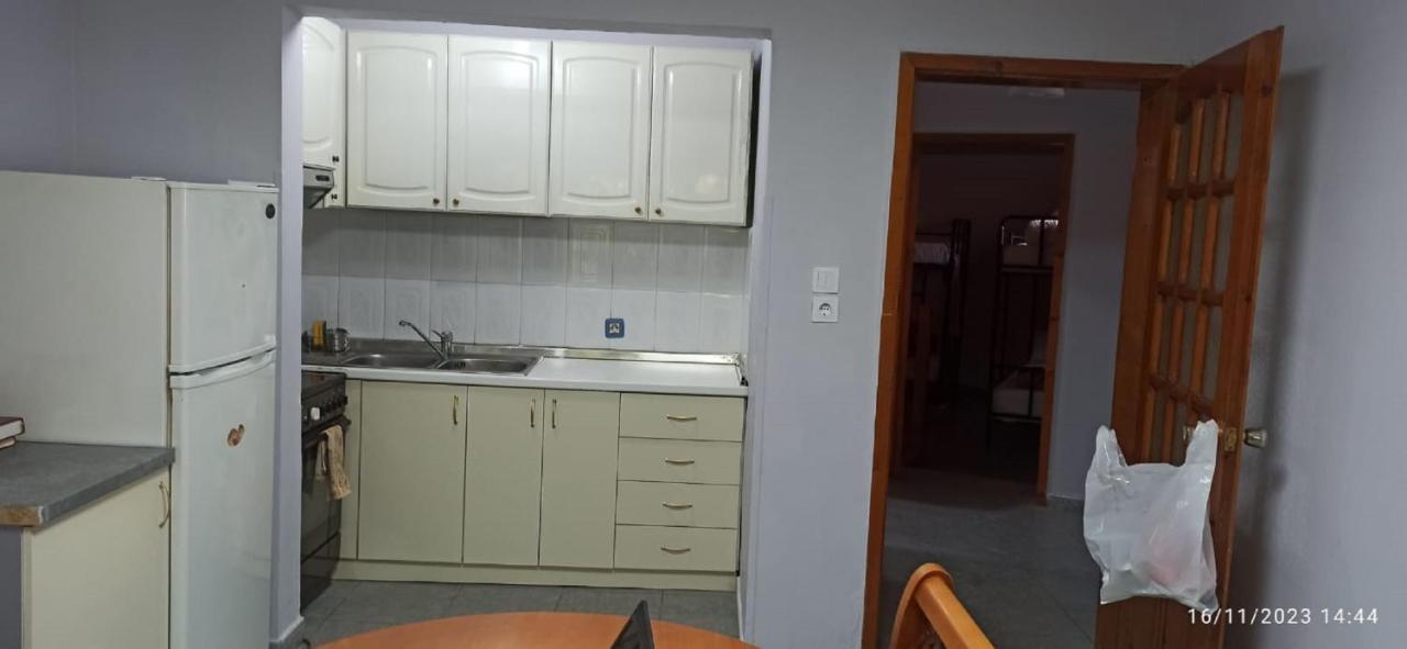 Royal Hostel Тирана Экстерьер фото